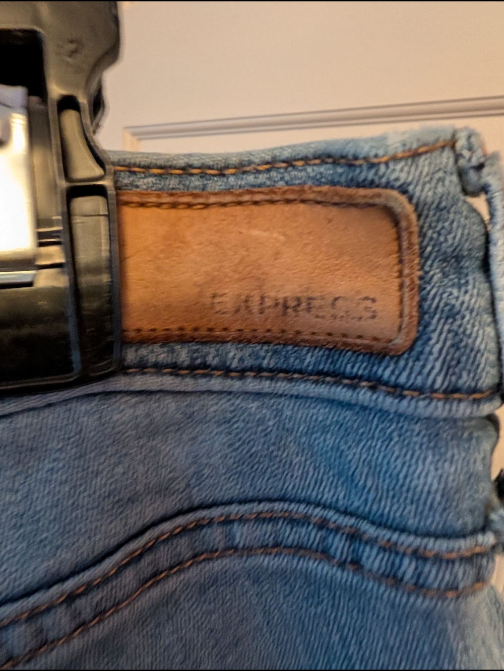 Express Mid Rise Barely Boot Jeans - Picture 6 of 8